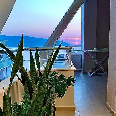 Modern Sea View Apartment شقة فلورا