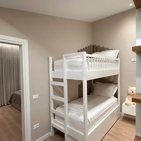 Modern Sea View Apartment * فلورا